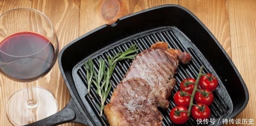 服务员|吃牛排时,服务员送你“一张纸”,不是用来擦嘴的,看完就不会闹笑话了