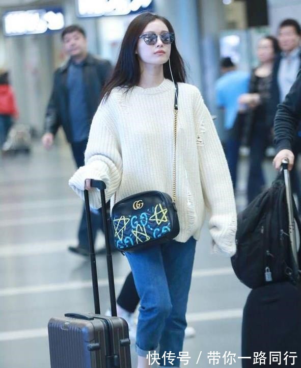 小姐姐 入秋后流行穿“针织衫+牛仔裤”,送你几个搭配技巧,优雅显气质!