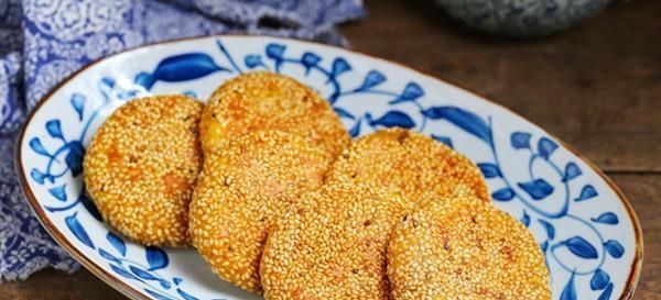 做南瓜饼不用油炸,不加水不发面,咬一口满嘴香,2天不吃馋得慌