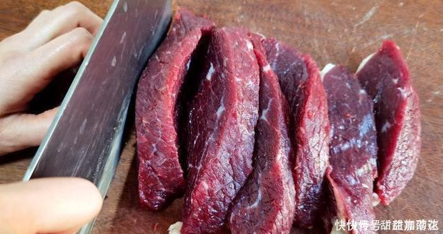 冬天,此肉贵点也要常吃,萝卜和它是绝配,营养极高,炖一锅真香