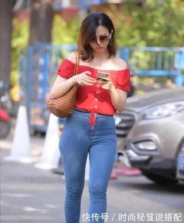 格子裙|简单版的瑜伽裤穿起来很自然的风格，带来高瘦的视觉感！