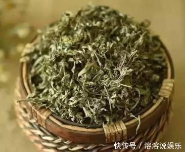 常用艾草泡脚，身体收获三个好处，但泡脚要注意时间，不能饭前泡