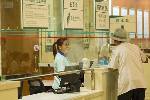  医生|空腹血糖标准应该是多少？医生提醒：超出范围也别慌，做好3件事