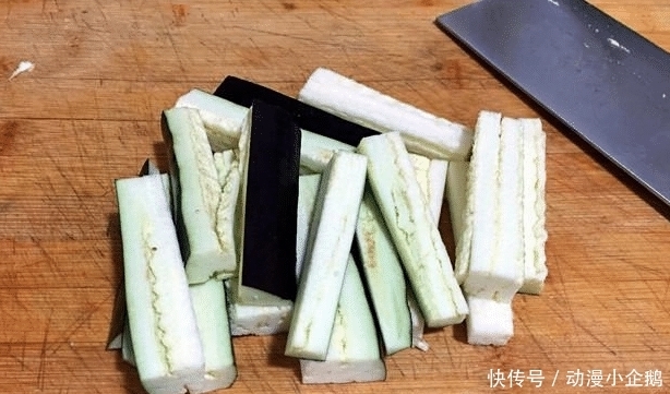 茄子|炒茄子先放油?难怪炒出来的茄子不好吃,大厨来告诉你正确的做法