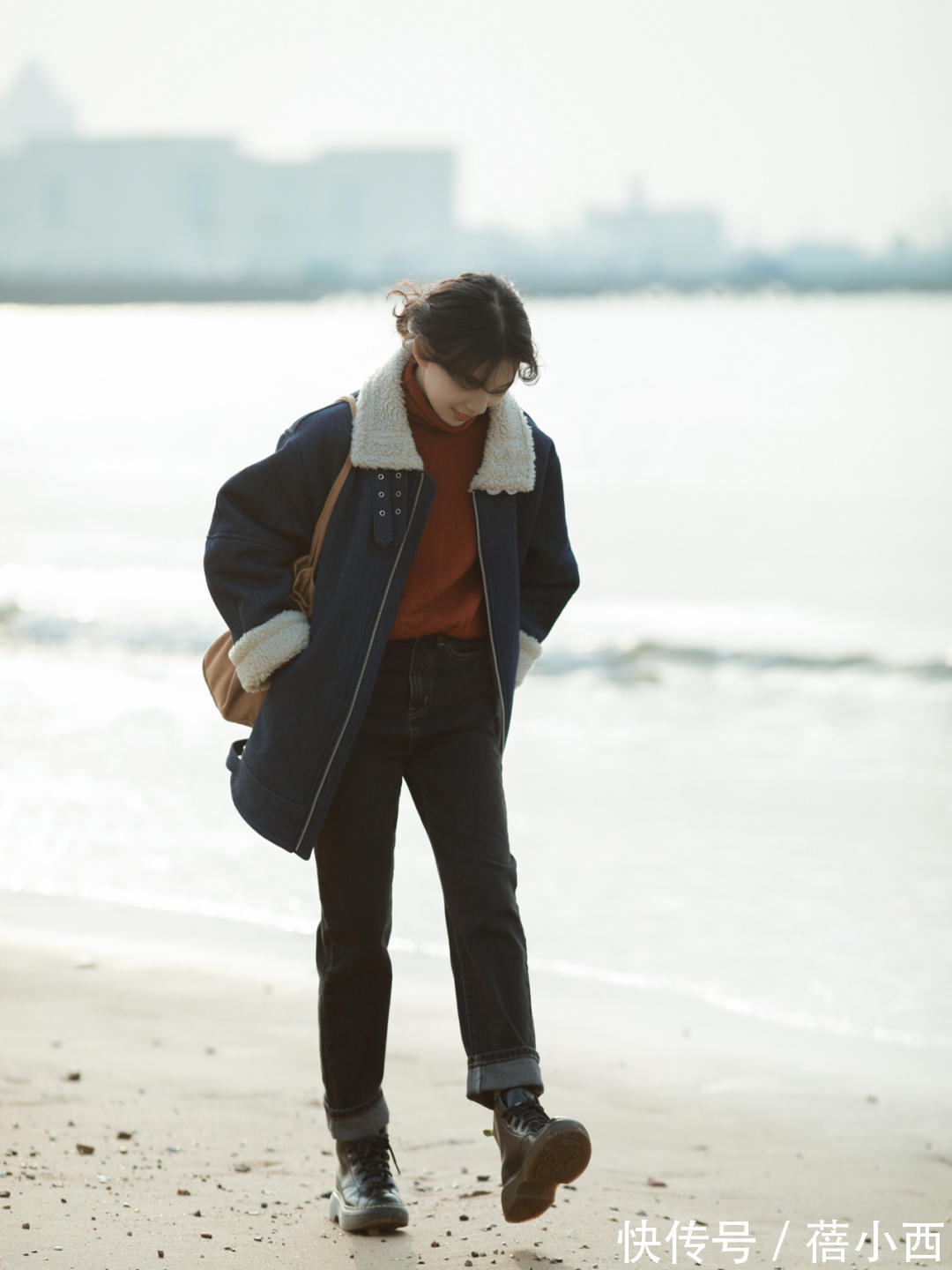 纯白色|冬天穿啥保暖又时髦?有这5款“羊羔毛外套”就够了,全身暖洋洋