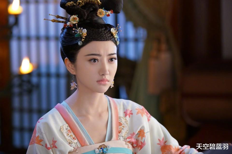 服饰@观汉服发展始终汉服热思潮兴起,实则体现了中国人的文化自信