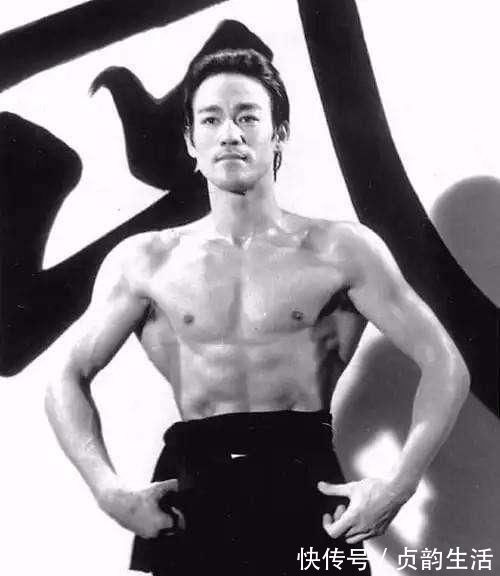 体态|男生健身先练胸肌，不显强壮反倒影响了体态你应该先练这个部位