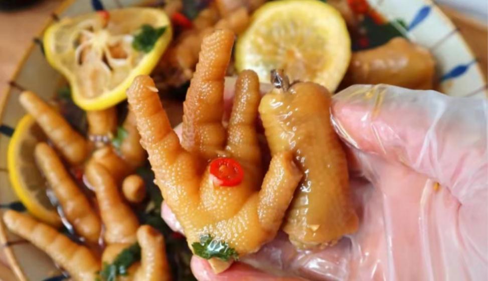 大雪过后吃此道菜，做法特简单，酸辣入味，解馋开胃，越吃越过瘾