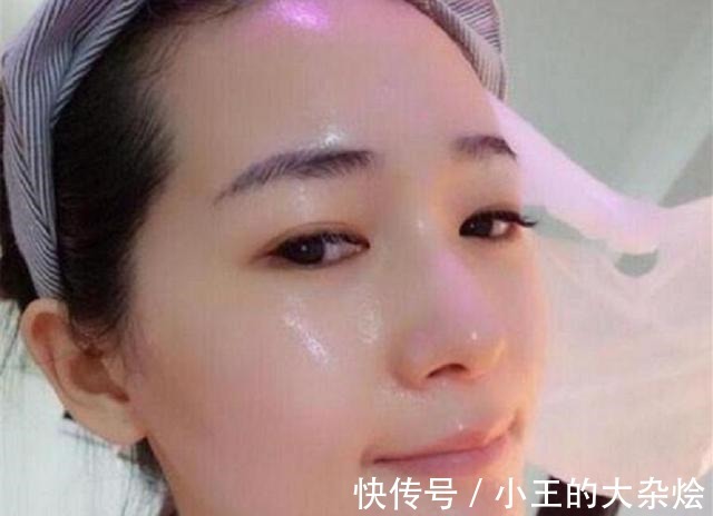 粉底液 建议女生不论生活再忙,护肤时记住2不要,保持肌肤年轻很有效!