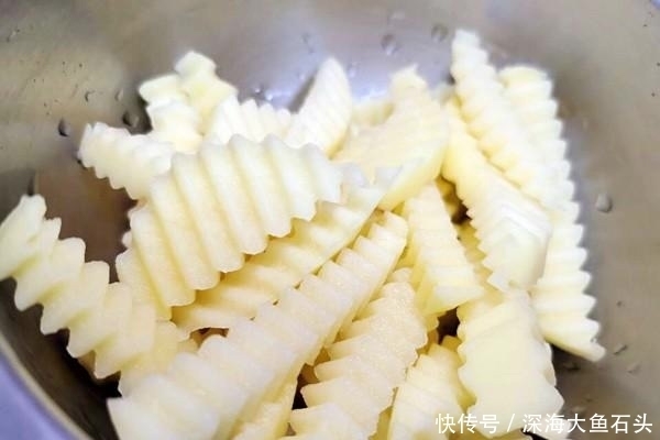 肉丝|土豆炒肉丝?薯条炒肉丝?一样的食材,动了手脚后,老少皆宜