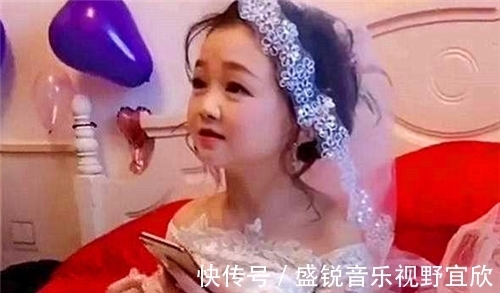 露西娅·拉萨特|90厘米“袖珍”女孩不听劝毅然生娃,孩子出生后,全家却没了笑容