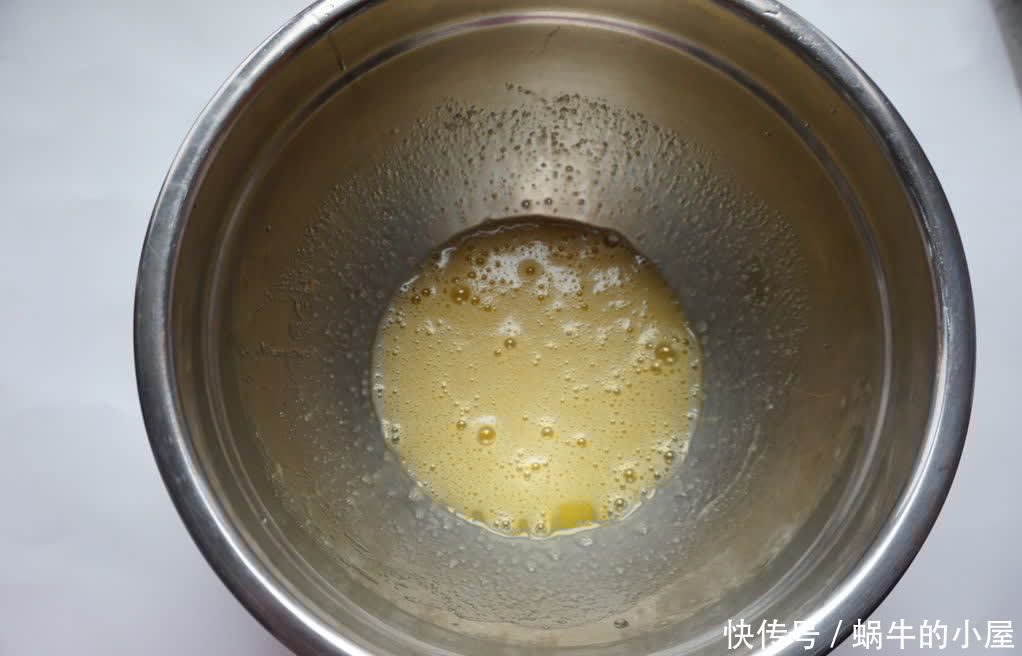 这款小零食香酥可口，做法简单，家里可以多备点，孩子很喜欢吃