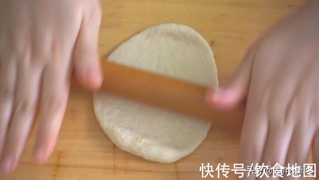 揭秘！芝麻卷面包的做法，太简单了，外脆里松，不用再出去买