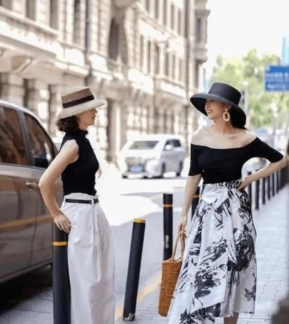 鞋装 脱掉你的运动鞋吧,今年流行这3种平底鞋,五十多岁女人穿好时髦