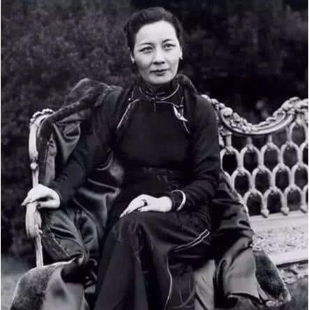 宋美龄|宋美龄至死不见宋庆龄，两人遗嘱却一模一样，“内容”令人心酸！