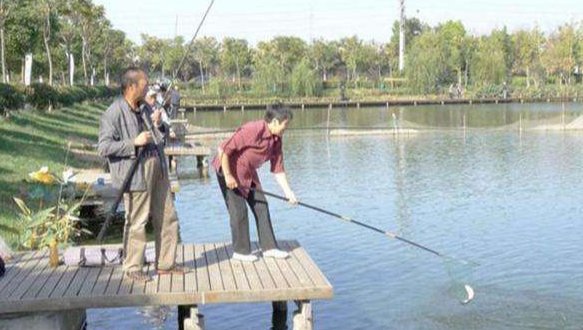 野钓怎样应对走水现象，掌握这些实用方法，走水照样能钓好