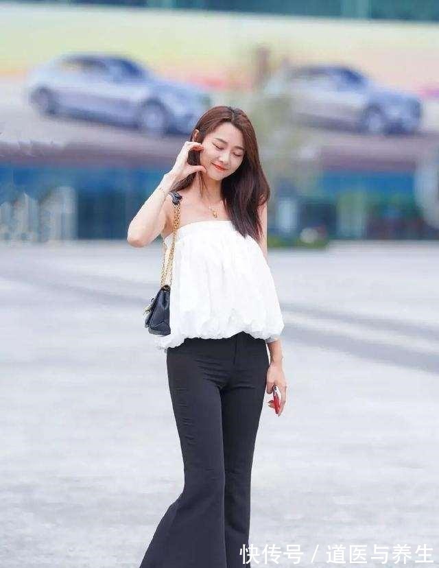 大长腿 黑色深领背心搭配黑色休闲打底裤,慵懒休闲搭配,时尚又性感!