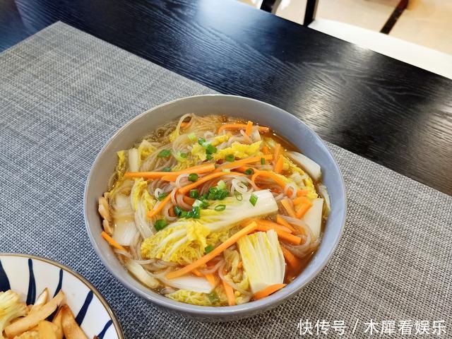 晚餐|老两口的极简晚餐,味道鲜美吃不胖,网友南方人净吃草