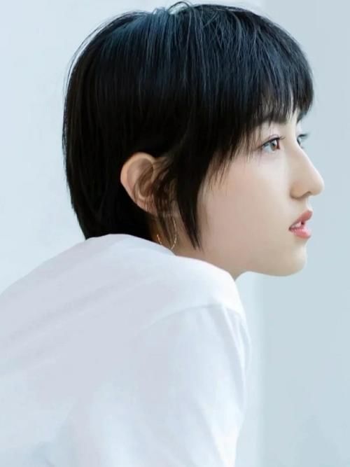 根据穿搭改变发型，这些技巧你需要知道，百搭时尚又显气质