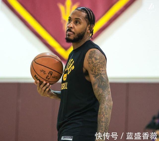 霍华德|威少获最佳着装奖!湖人官方晒训练照浓眉暴扣小乔丹PK霍华德!