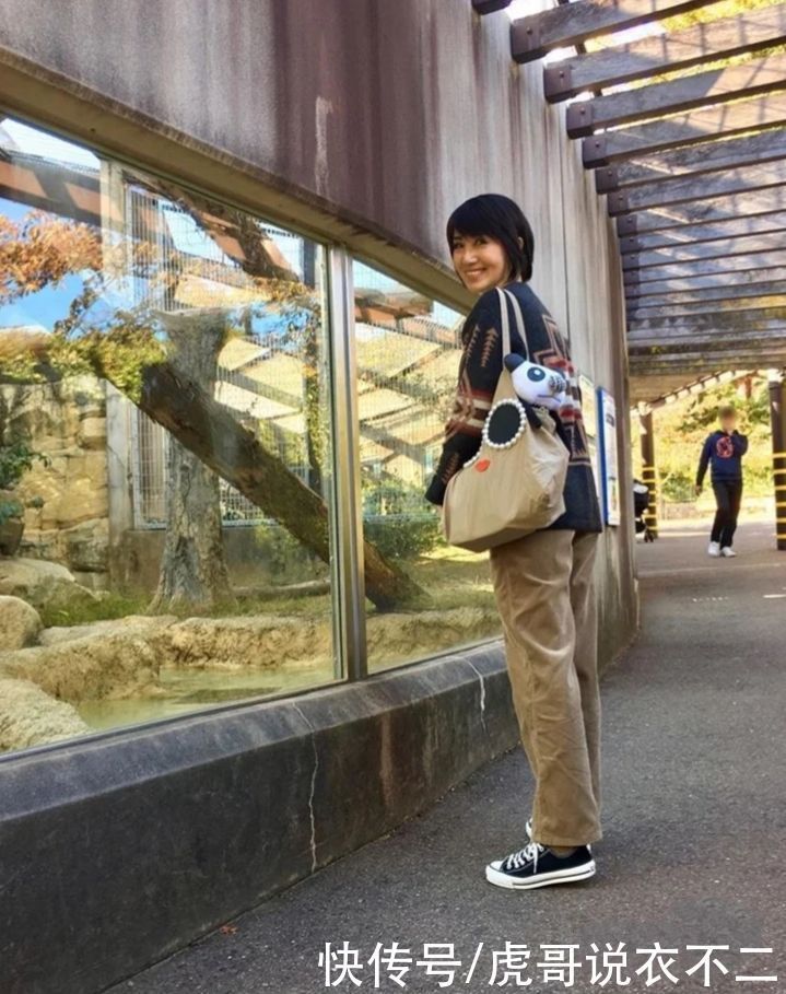 50岁女人如何告别“大妈感”?跟着日本博主这样穿,减龄又洋气