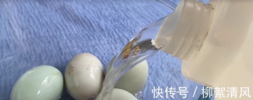 包裹|把白酒倒进鸭蛋里，作用真的太棒了，果然高手在民间，不学亏大了！