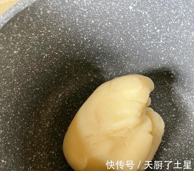 搅拌均匀|泡芙还在吃奶油的,来试试冰淇淋版,入口冰凉又软嫩,奶香十足!