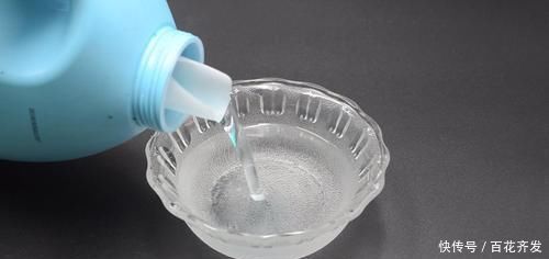 不管玻璃有多脏，试试这个小技巧，不用一滴水，干净透亮还不留灰