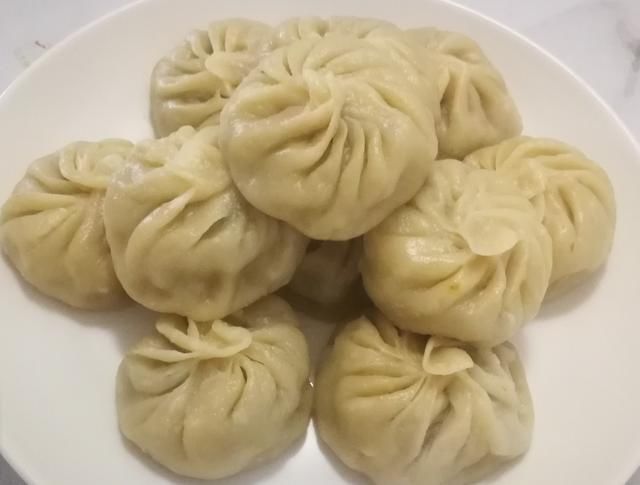 多汁|蒸冬瓜包子别发面了，教你传统做法，皮薄馅大，鲜嫩多汁满嘴香