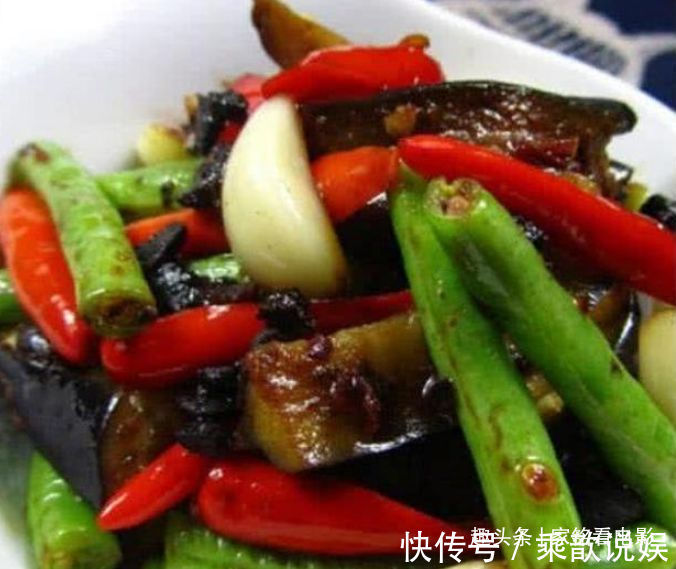 涝汁凉拌金针菇|美食推荐香辣凤爪,茭白炒肉,涝汁凉拌金针菇,豆豉茄子炒豆角