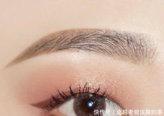 单眼皮妹子一定要贴双眼皮?学会“3招眼妆”,照样是女神