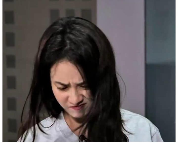 宋智孝主动和金钟国合照,这个爱情线就自然多了,看起来也很甜!