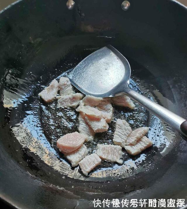 芋头|它是“碱性食物之王”,女性要常吃,头发乌黑顺滑,腰肢更细了