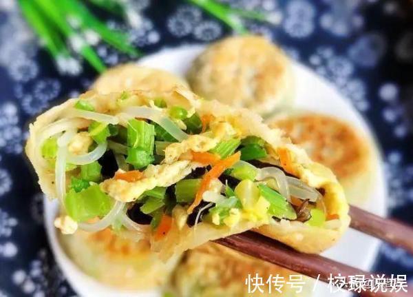 黑木耳|酥脆焦黄的黄金元宝馅饼，美味的早餐美食，一碗胡辣汤，人间美味