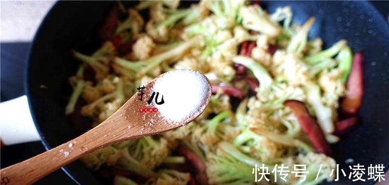 花菜|干煸花菜烧腊肉，做法简单，香辣可口，比饭店的好吃，下饭又下酒