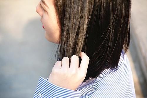 头皮瘙痒，用手一抓全是白色的泥状物，是螨虫在作怪？