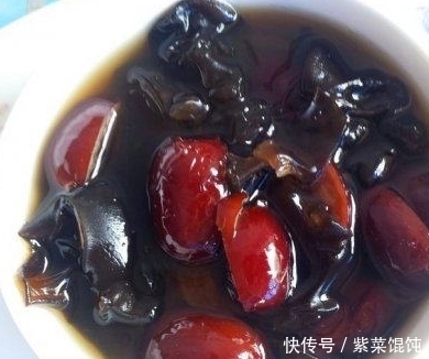 黑木耳加它蒸一蒸,气血足了,失眠好了,女性不想满脸色斑可试试