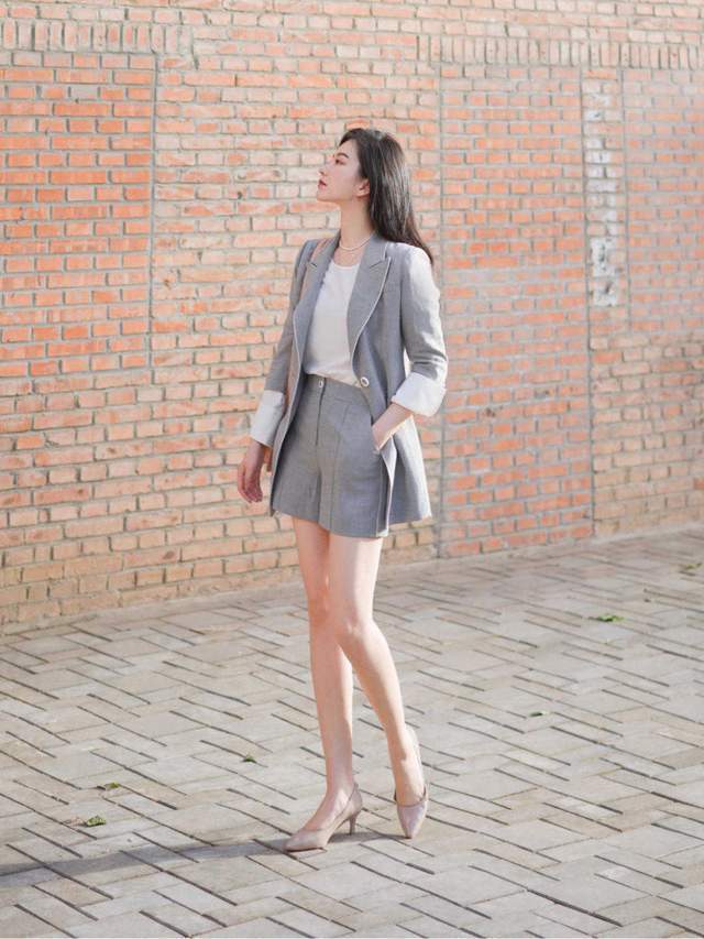 时尚博主|初秋的早期穿搭分享,这几款好看又实用,简约又时尚的气质搭配