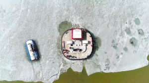 江上惊现“碾冰神器”