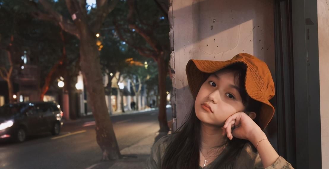 出道|2岁出道的“小芈月”，曾因太漂亮被禁止整容，如今活成厌世脸