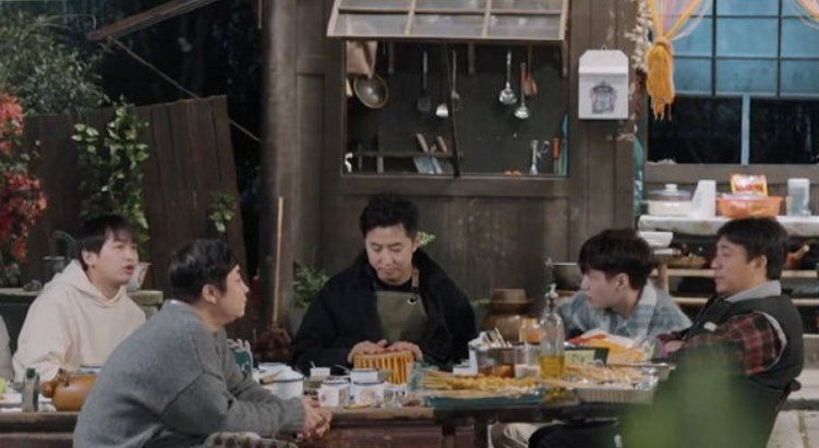 杨紫直言是冲着晚饭来录节目的，听到黄磊的回应，整个人都不好了