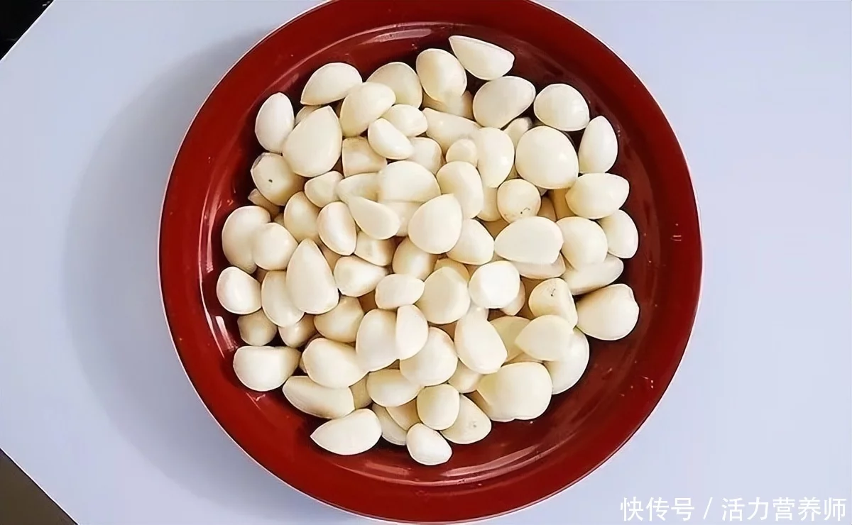 大蒜是“保健食品”？白蒜、紫皮蒜、黑蒜，到底有哪些区别？