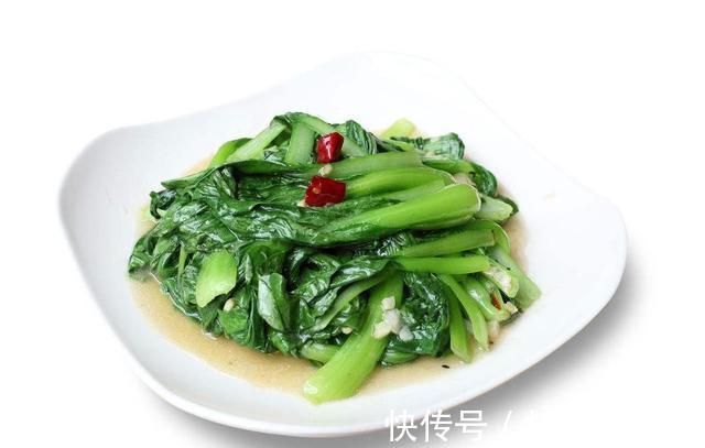 炒青菜|炒青菜时，万万不可直接下油锅，多加一步，青菜又香嫩又青翠