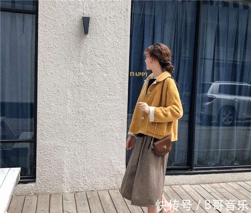 潮酷女孩|这几款短外套时尚又有气质，穿上是很显女人味哦！