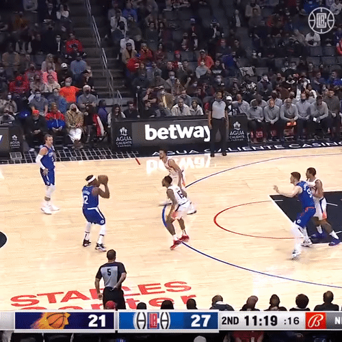 三分|盧克-肯納德目前5投3中，三分2中2，已經(jīng)得到10分