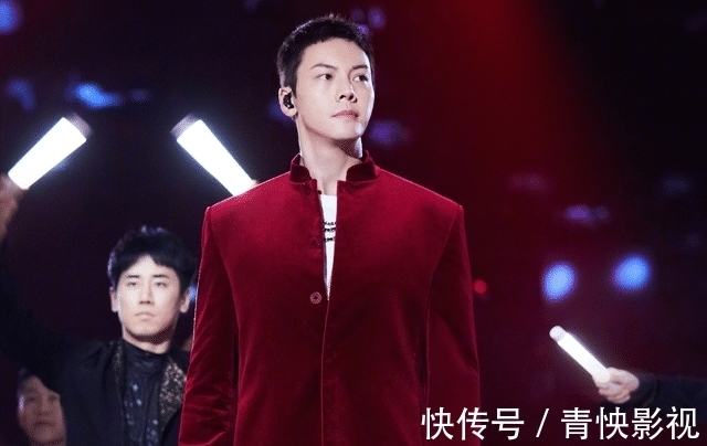 跨年夜现场太热闹:龚俊把信带偏,杨紫被嘲脸僵,杨幂隔空献吻