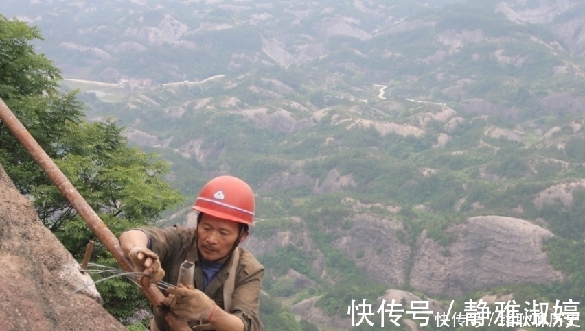 游客|悬崖上修栈道的栈道工：游客看着双腿打颤，他们却如履平地