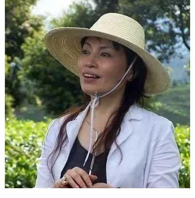 “国脸”李瑞英：台上稳坐主播28年，却因一件事遗憾终生