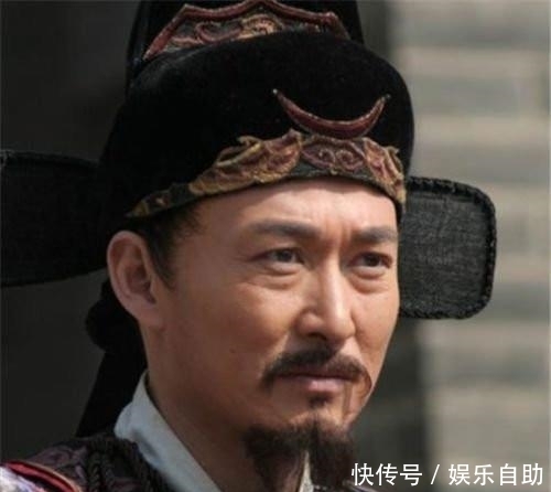 小官|朱元璋过年微服私访，被一值班小官拉着喝酒，不料次日被连升十级