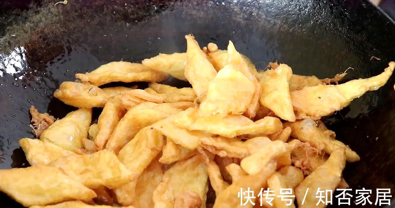 黄菜|鸡蛋别再炒着吃了,教你独特的做法,个个酥脆鼓大泡,特别好吃